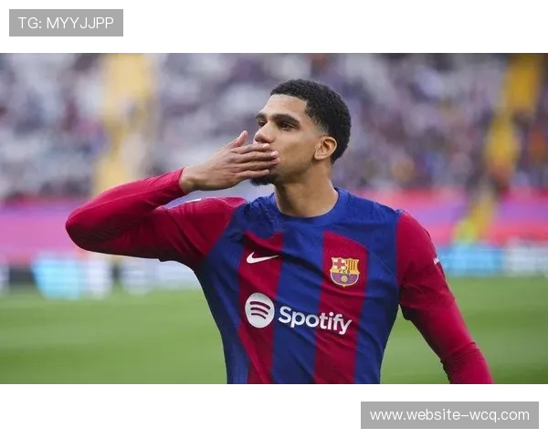 曼联考察葡体边路多面手阿劳霍,多队争夺